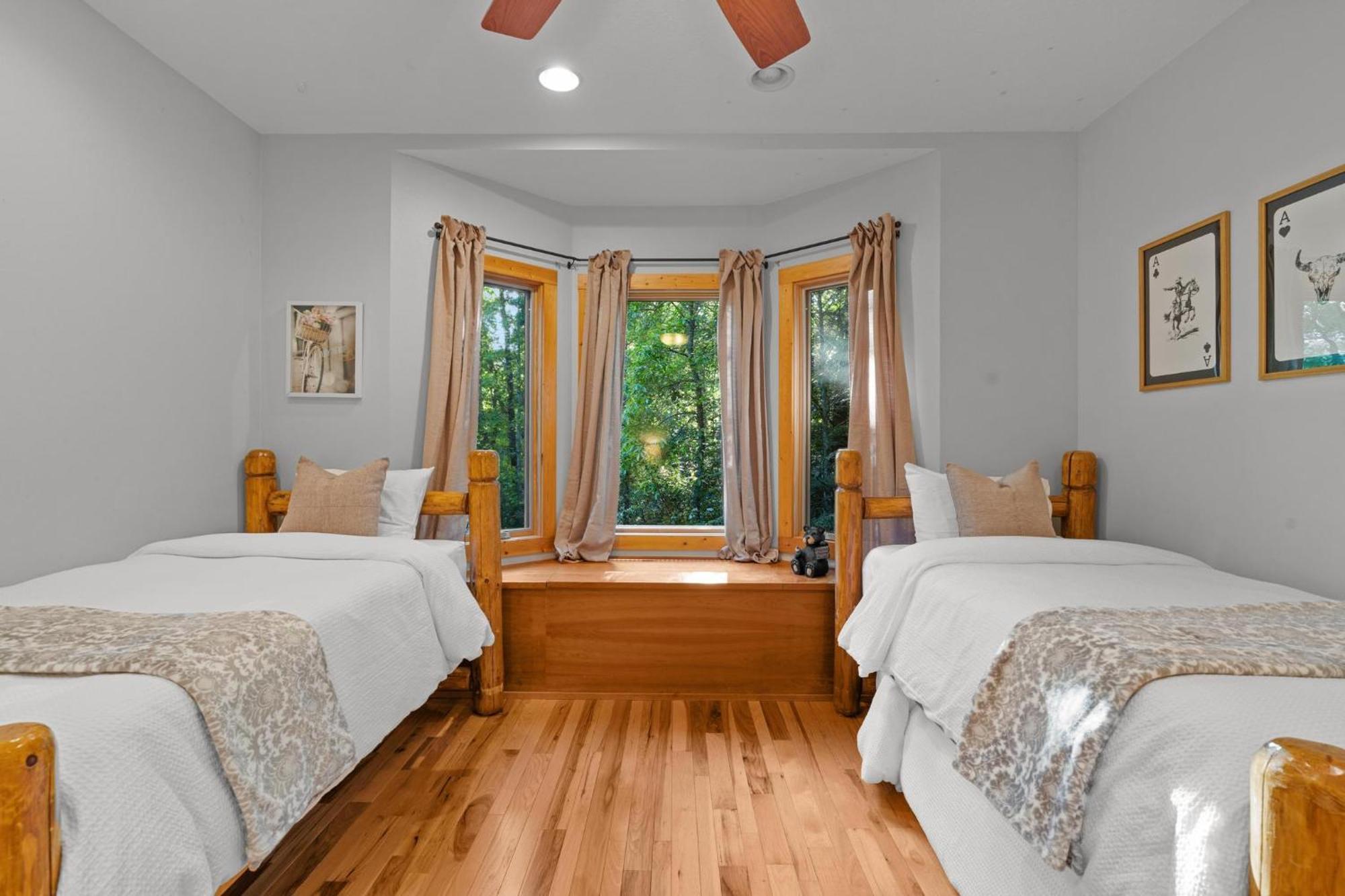 Lux Mtn Cabin Hot Tub, Fire Pit, Game Room 3Bd Franklin Luaran gambar